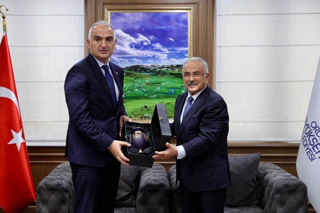 BAKAN ERSOY, BÜYÜKŞEHİRDE